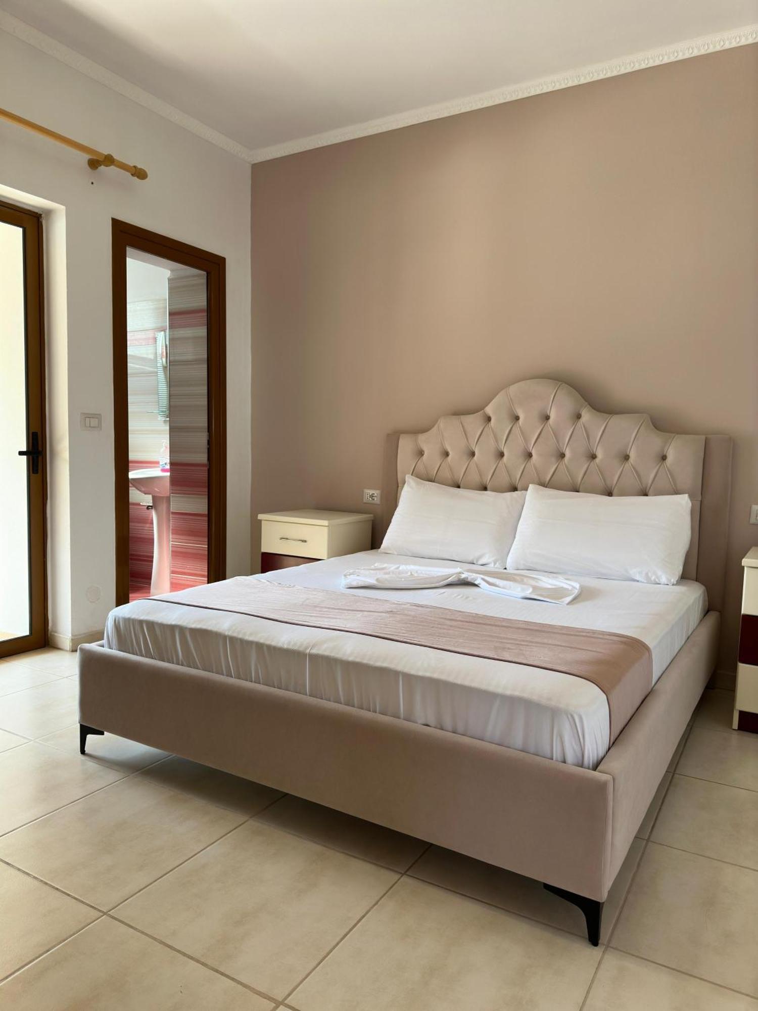 Evelina Ernild Rooms Sarandë エクステリア 写真